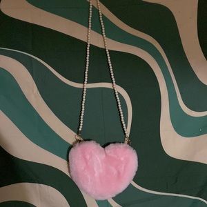 Pink fluffy heart shaped pearl purse